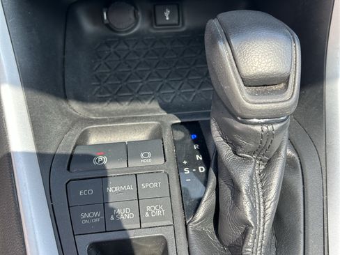 Used 2021 Toyota RAV4 XLE w/ Convenience Package AWD/4WD image 31