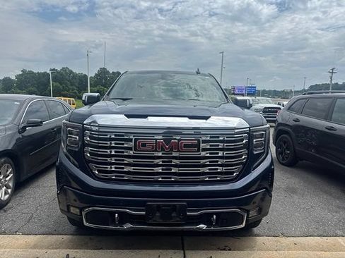 Used 2022 GMC Sierra 1500 Denali w/ Denali Reserve Package AWD/4WD image 2