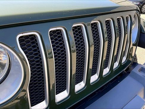 Used 2022 Jeep Wrangler Unlimited Sahara w/ Cold Weather Group image 32