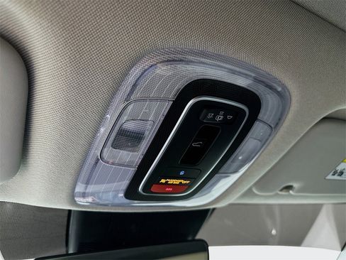 Used 2023 Hyundai Elantra Limited image 32