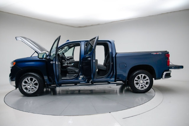 Used 2023 Chevrolet Silverado 1500 LTZ w/ LTZ Convenience Package II AWD/4WD image 18