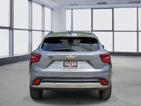 Used 2025 Chevrolet Trax LT FWD image 6