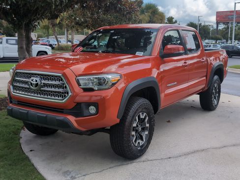 Used 2017 Toyota Tacoma TRD Off-Road w/ Tow Package (A/T) AWD/4WD image 5