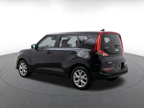 Used 2025 Kia Soul LX w/ LX Technology Package FWD image 7