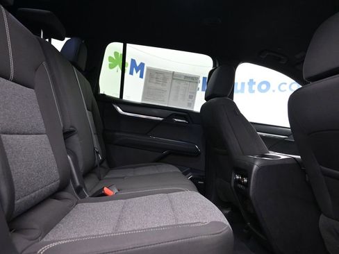 Used 2025 GMC Acadia Elevation image 9