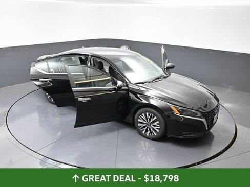 Used 2024 Nissan Altima 2.5 SV image 58