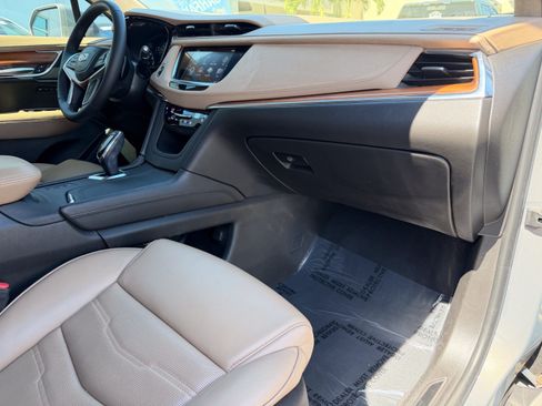 Used 2018 Cadillac XT5 Platinum w/ Driver Assist Package AWD/4WD image 11