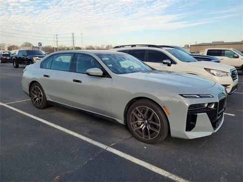 Used 2025 BMW 740i xDrive image 10