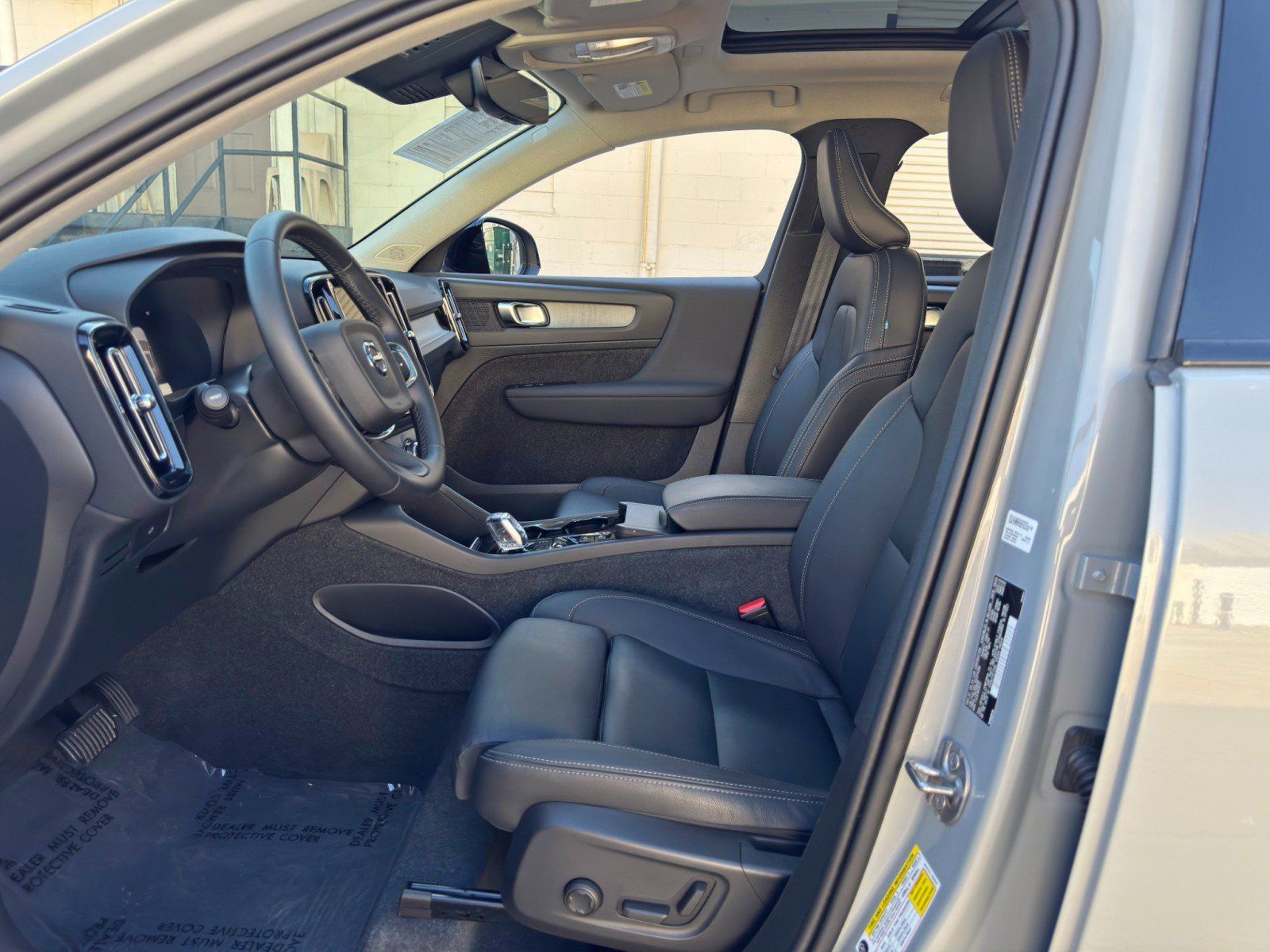 Used 2024 Volvo XC40 B5 Plus w/ Climate Package AWD/4WD image 17