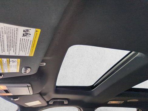 Used 2017 Ford Explorer Platinum image 16