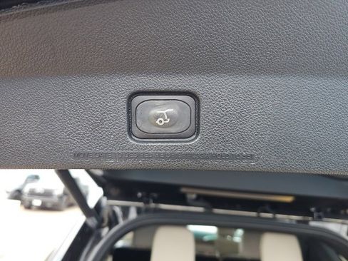 Used 2018 Ford Explorer Limited image 16