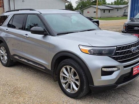 Certified 2021 Ford Explorer XLT w/ Equipment Group 202A AWD/4WD image 1
