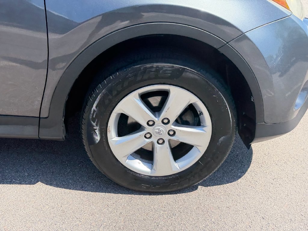 Used 2013 Toyota RAV4 XLE AWD/4WD image 9