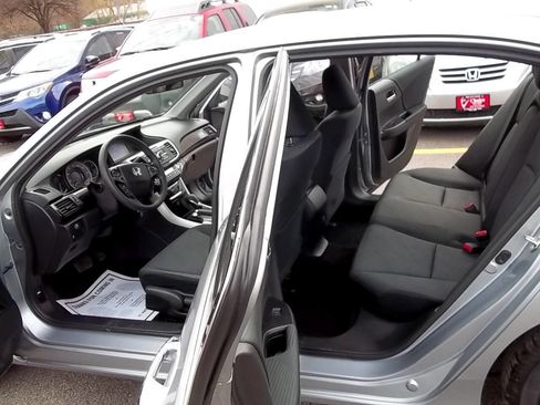 Used 2017 Honda Accord LX image 7