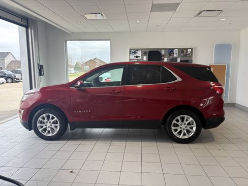 Used 2018 Chevrolet Equinox LT image 2