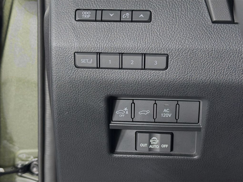 Used 2025 Lexus GX 550 w/ Accessory Package (2T) AWD/4WD image 15