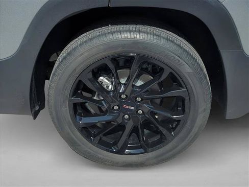 Used 2024 GMC Terrain SLE w/ Driver Convenience Package AWD/4WD image 9