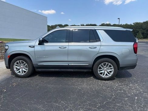 Used 2024 GMC Yukon SLT w/ SLT Premium Package AWD/4WD image 7