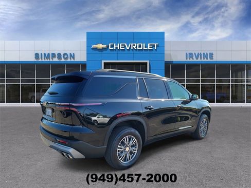 Used 2025 Chevrolet Traverse LT w/ Enhanced Driving Package image 8