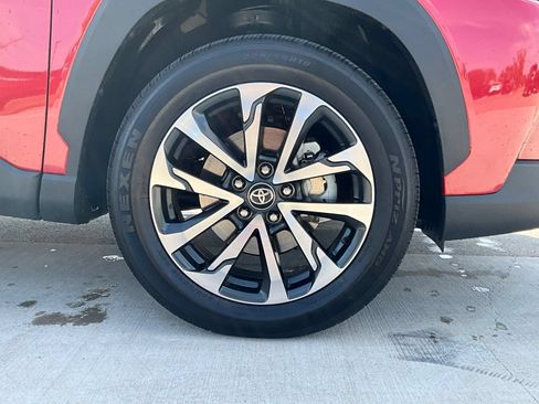 Used 2024 Toyota Corolla Cross XLE FWD image 11
