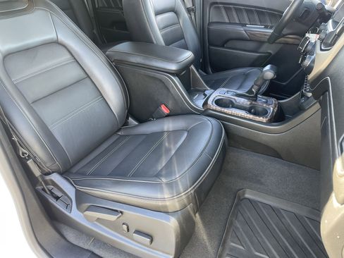 Used 2021 GMC Canyon Denali image 8