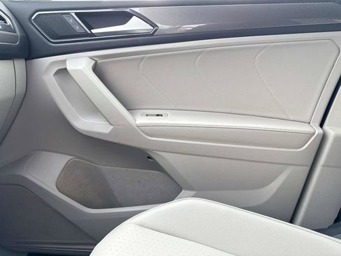 Certified 2022 Volkswagen Tiguan SE image 22