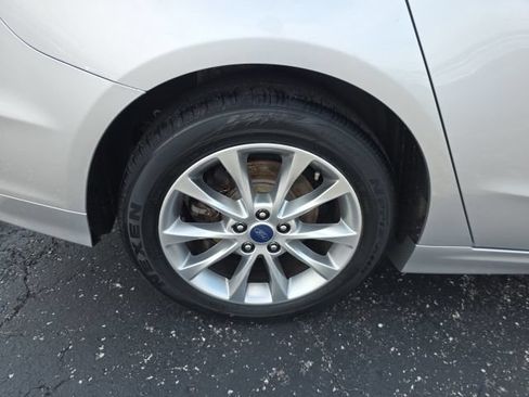 Used 2017 Ford Fusion SE FWD image 40