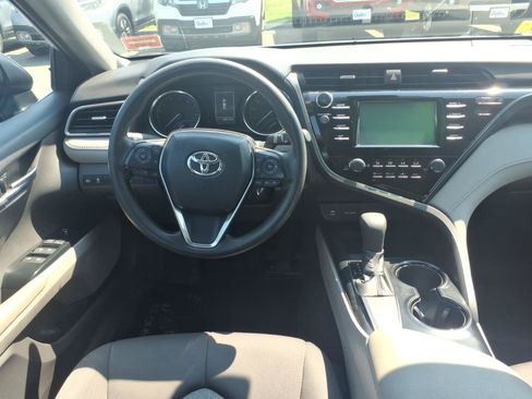 Used 2019 Toyota Camry LE FWD image 9