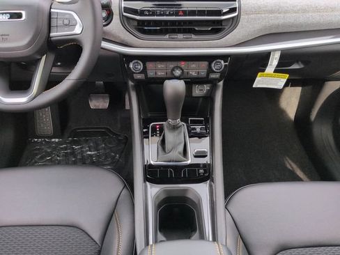 New 2026 Jeep Compass Latitude AWD/4WD image 18
