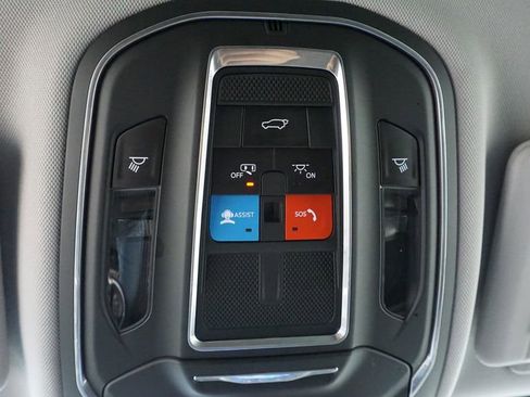 Used 2023 Jeep Grand Cherokee L Limited w/ Black Appearance Package image 39