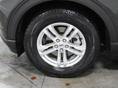 Used 2023 Ford Explorer XLT image 18