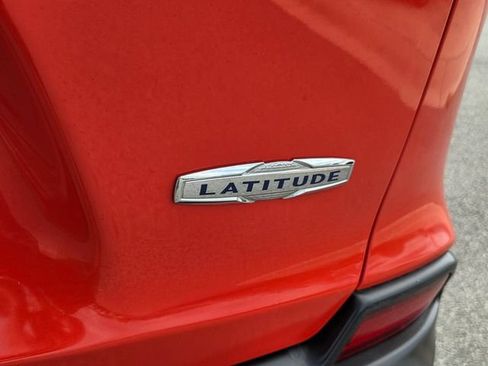 Used 2021 Jeep Cherokee Latitude FWD image 11