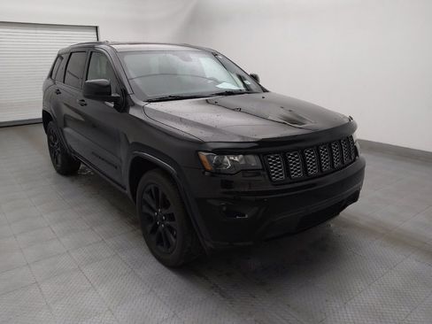 Used 2019 Jeep Grand Cherokee Altitude image 13