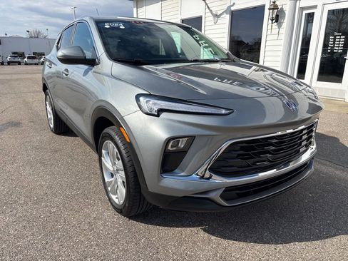 Used 2024 Buick Encore GX Preferred image 3