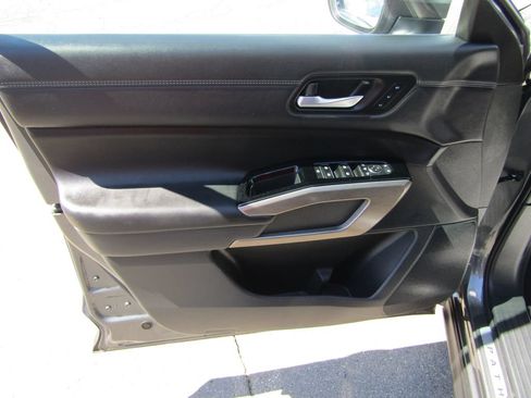 Used 2025 Nissan Pathfinder Platinum w/ Cargo Package AWD/4WD image 18