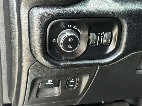Used 2020 RAM 1500 Laramie AWD/4WD image 23
