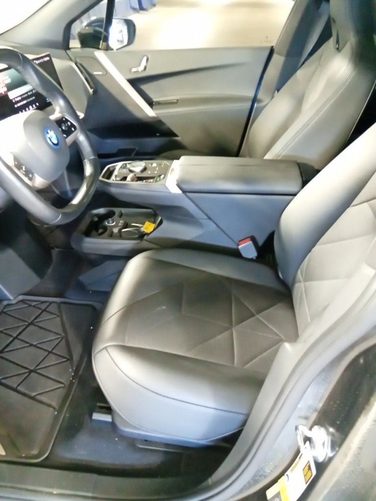 Used 2024 BMW iX xDrive50 w/ Convenience Package AWD/4WD image 9