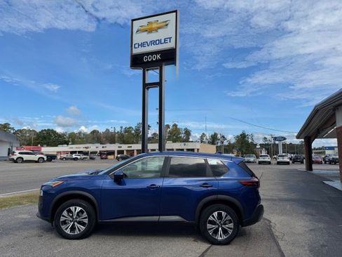 Used 2023 Nissan Rogue SV image 1