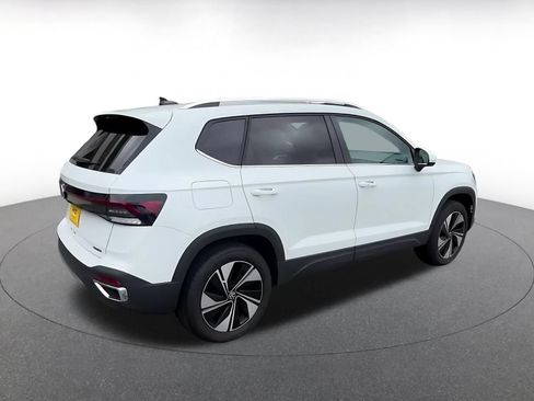 Used 2025 Volkswagen Taos SE AWD/4WD image 14