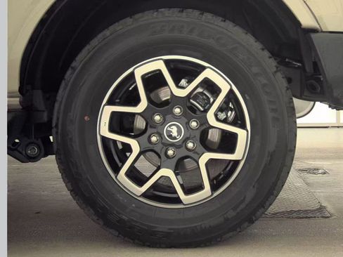 Used 2025 Ford Bronco Outer Banks image 12