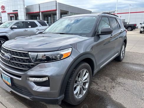 Used 2022 Ford Explorer XLT w/ Equipment Group 202A AWD/4WD image 3