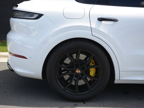 Certified 2026 Porsche Cayenne GTS AWD/4WD image 41