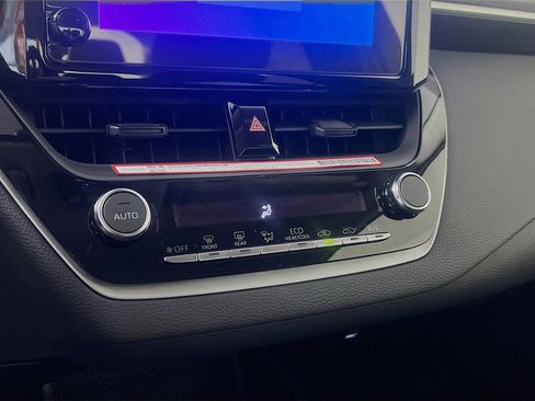 Used 2025 Toyota Corolla LE image 26