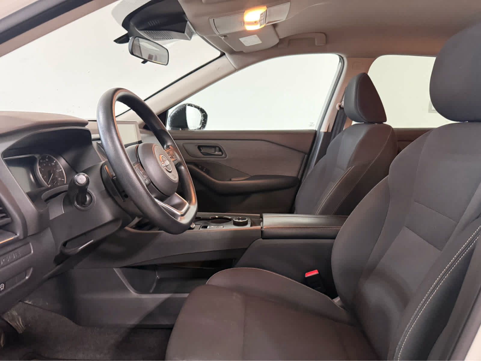 Used 2023 Nissan Rogue S AWD/4WD image 13