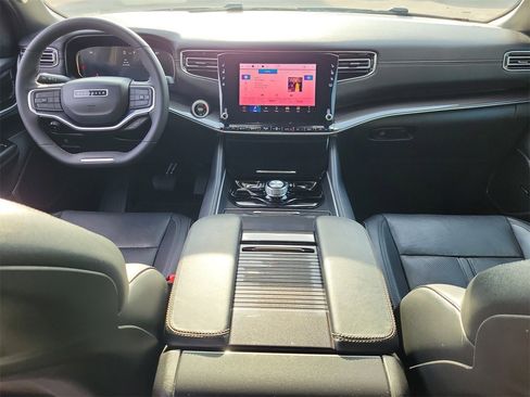 Used 2024 Jeep Wagoneer 4WD image 11