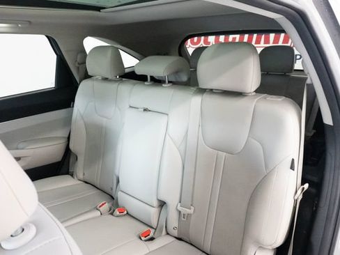 Used 2024 Kia Sorento S w/ Panoramic Sunroof Package FWD image 9