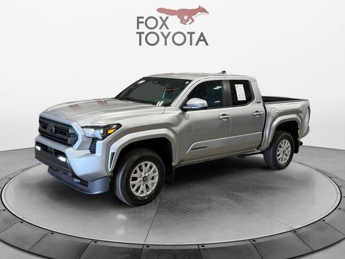 Used 2025 Toyota Tacoma SR5 image 1