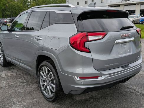 Used 2024 GMC Terrain Denali w/ Denali Premium Package AWD/4WD image 9