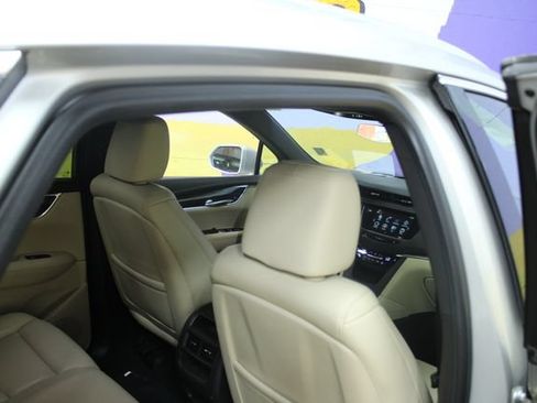 Used 2018 Cadillac XT5 AWD image 9