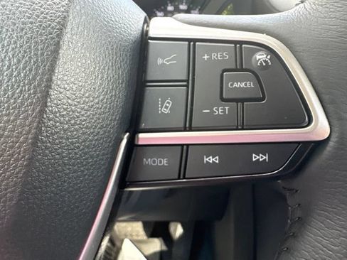 Used 2026 Toyota Sienna XLE FWD image 17